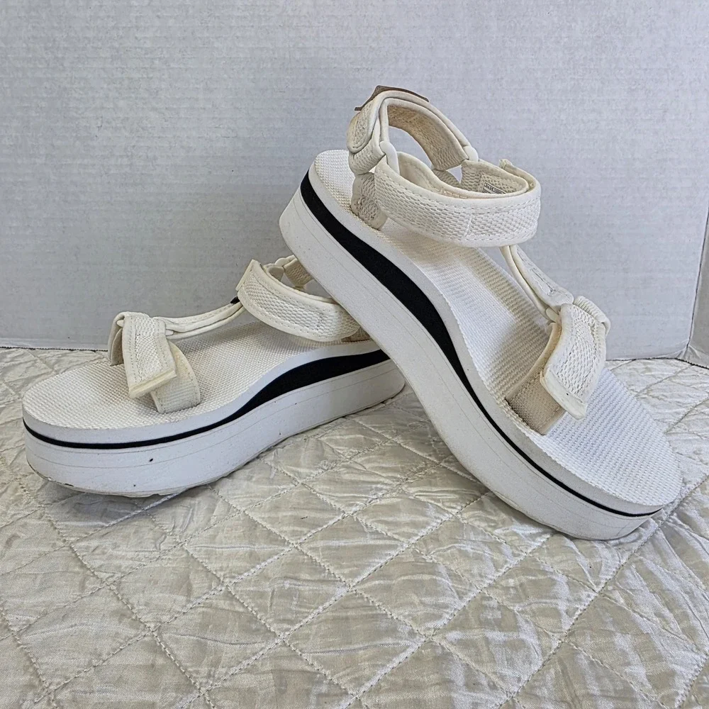 Teva Women's Platform Universal Mesh Sandal Size 6 Platform White Festival